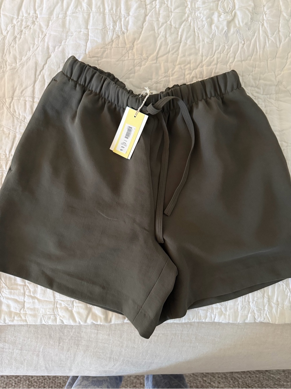 Aritzia Lodge Short Mid Thigh